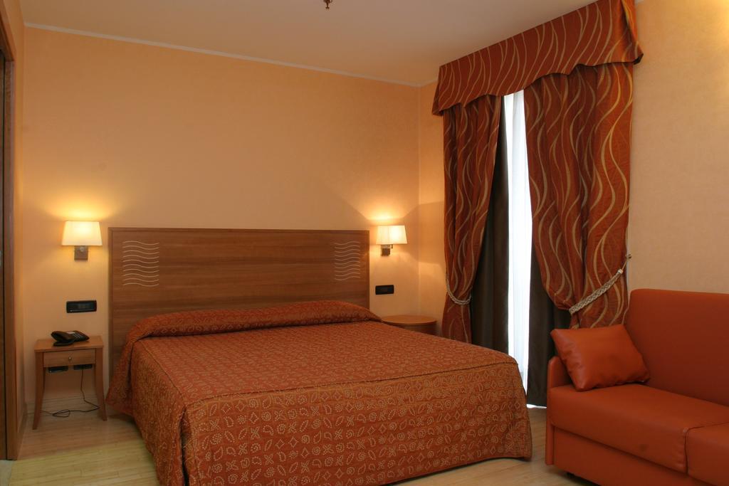 Hotel Continental Turin Rum bild